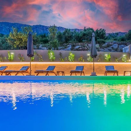 Luxury Apartment Lorena - Private Heated Pool - イェセニツェ エクステリア 写真