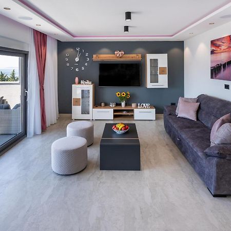 Luxury Apartment Lorena - Private Heated Pool - イェセニツェ エクステリア 写真
