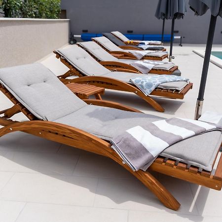 Luxury Apartment Lorena - Private Heated Pool - イェセニツェ エクステリア 写真