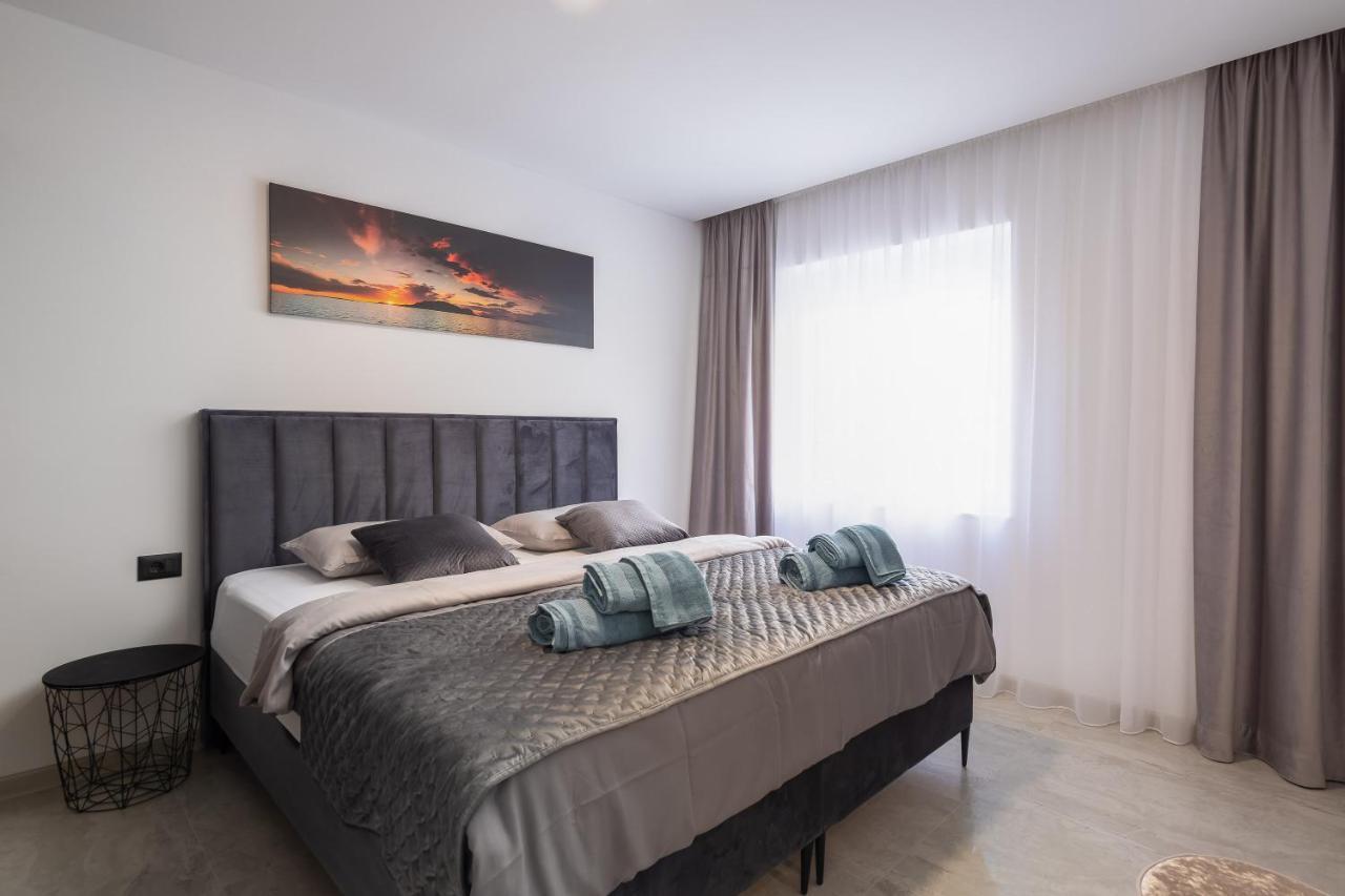 Luxury Apartment Lorena - Private Heated Pool - イェセニツェ エクステリア 写真
