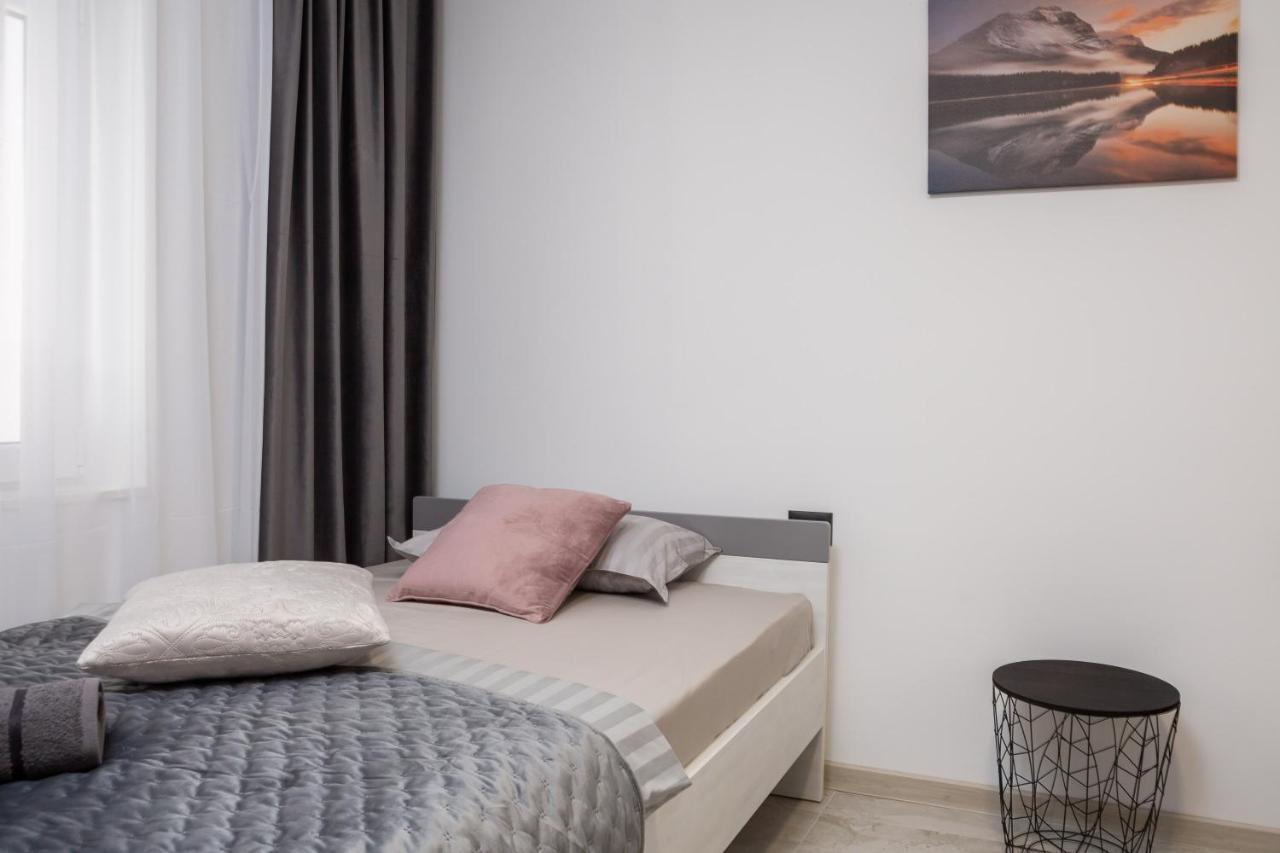Luxury Apartment Lorena - Private Heated Pool - イェセニツェ エクステリア 写真