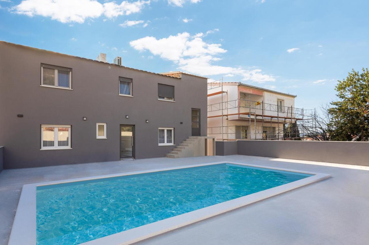 Luxury Apartment Lorena - Private Heated Pool - イェセニツェ エクステリア 写真