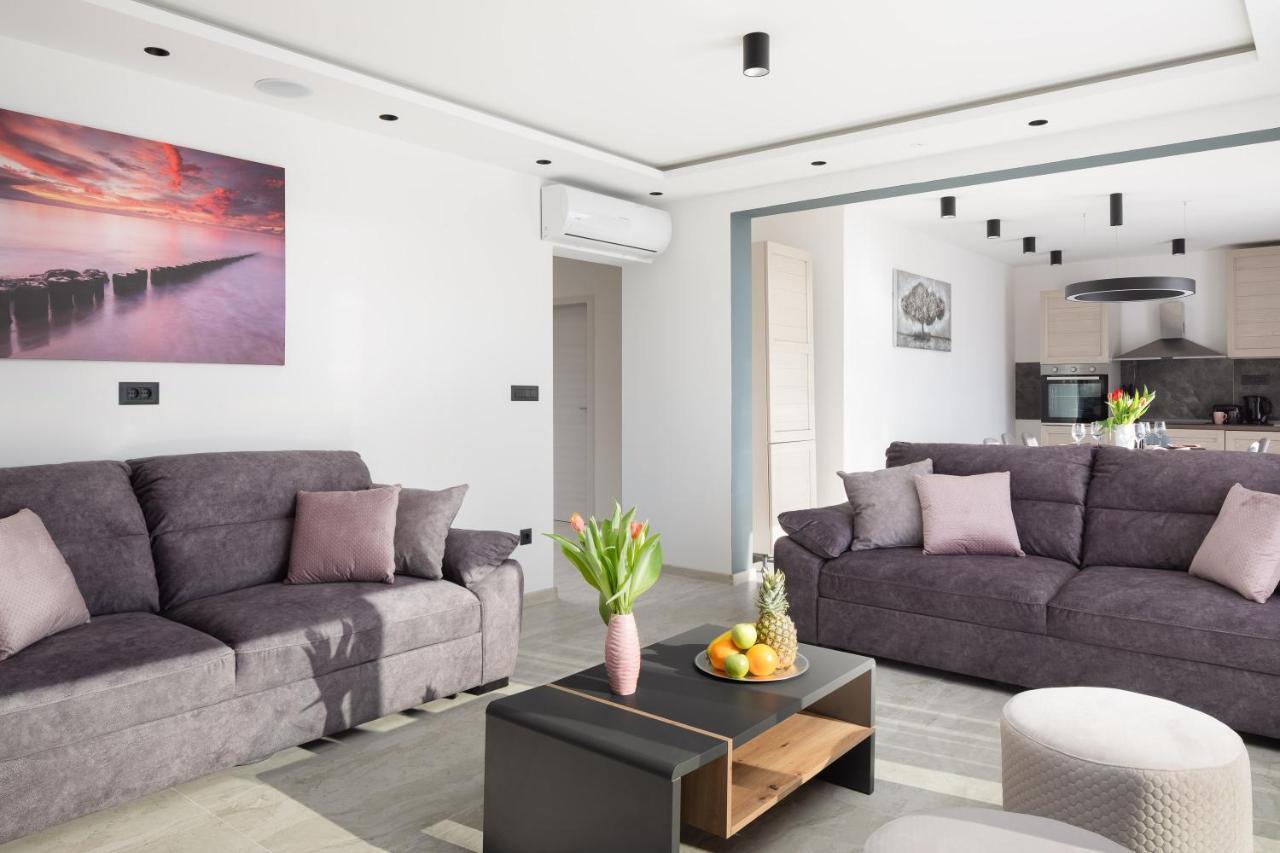 Luxury Apartment Lorena - Private Heated Pool - イェセニツェ エクステリア 写真