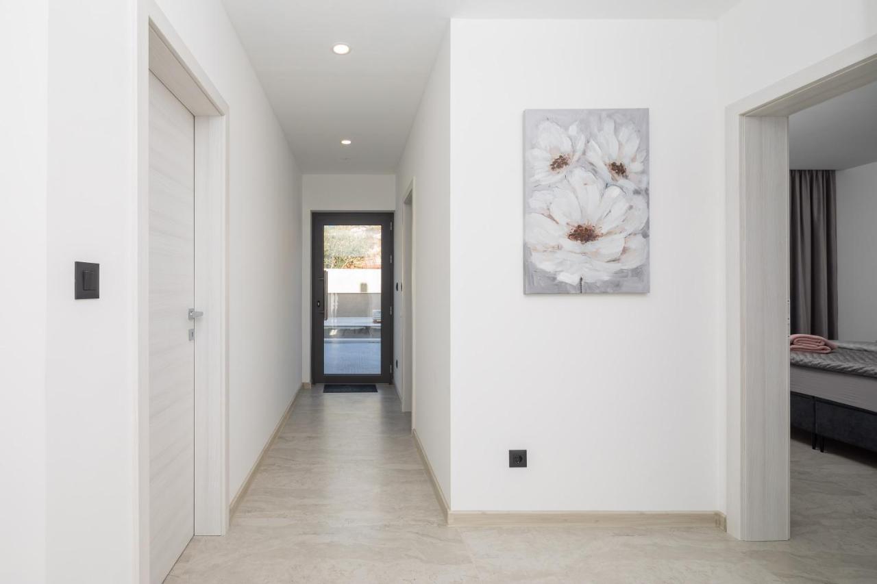 Luxury Apartment Lorena - Private Heated Pool - イェセニツェ エクステリア 写真