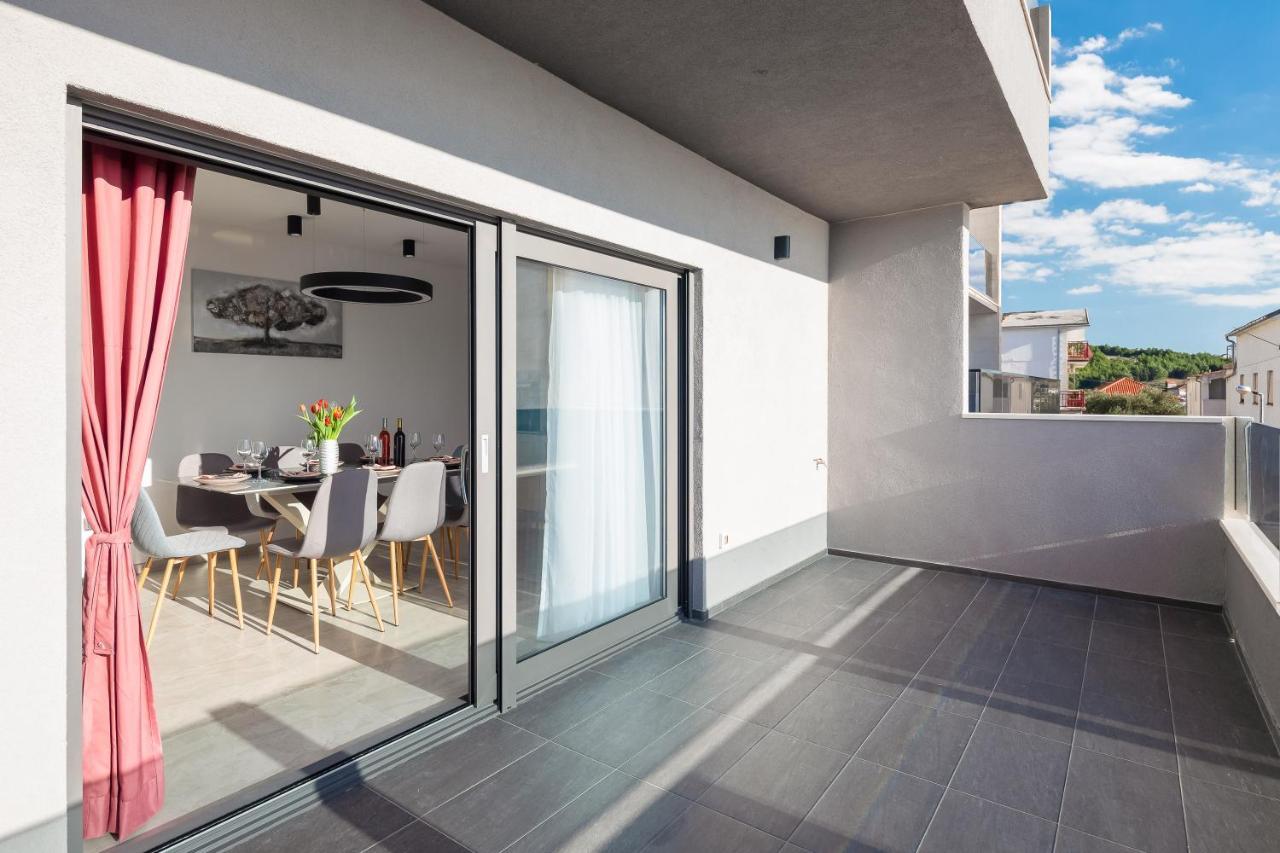 Luxury Apartment Lorena - Private Heated Pool - イェセニツェ エクステリア 写真