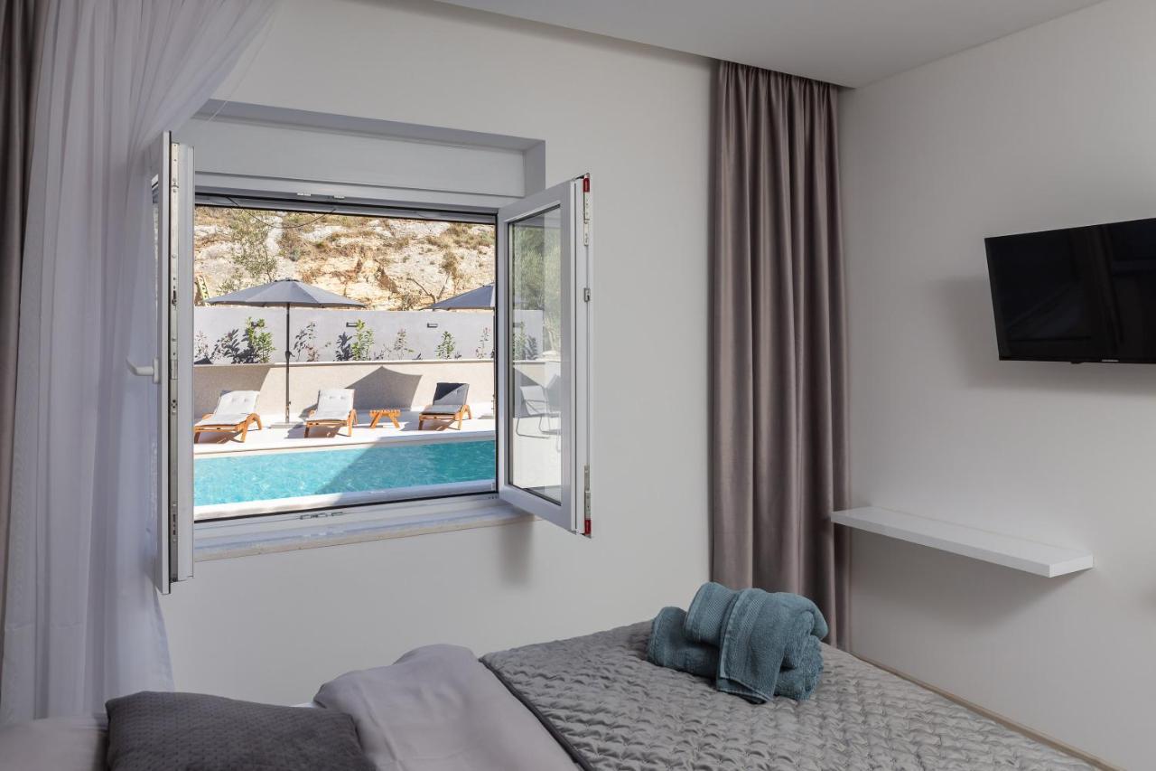 Luxury Apartment Lorena - Private Heated Pool - イェセニツェ エクステリア 写真