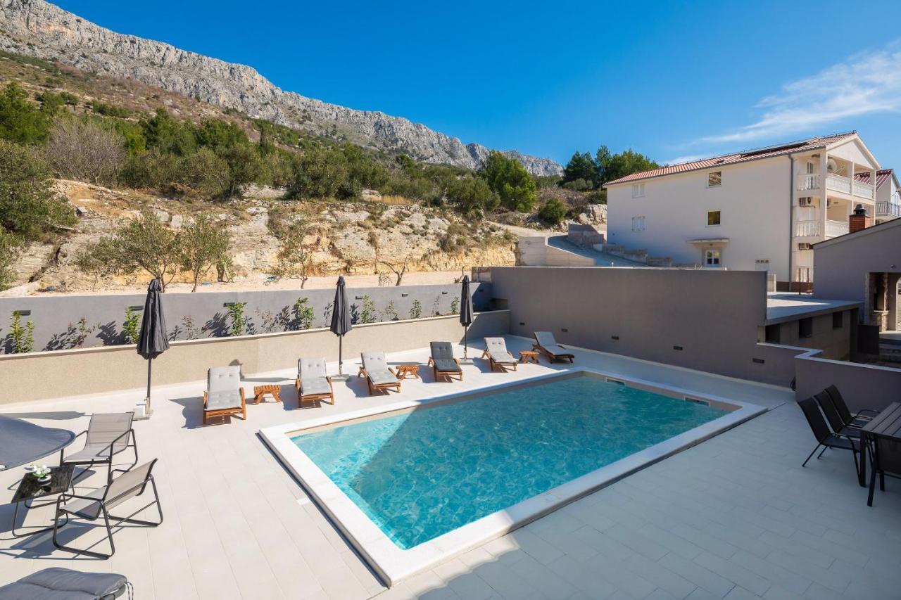 Luxury Apartment Lorena - Private Heated Pool - イェセニツェ エクステリア 写真