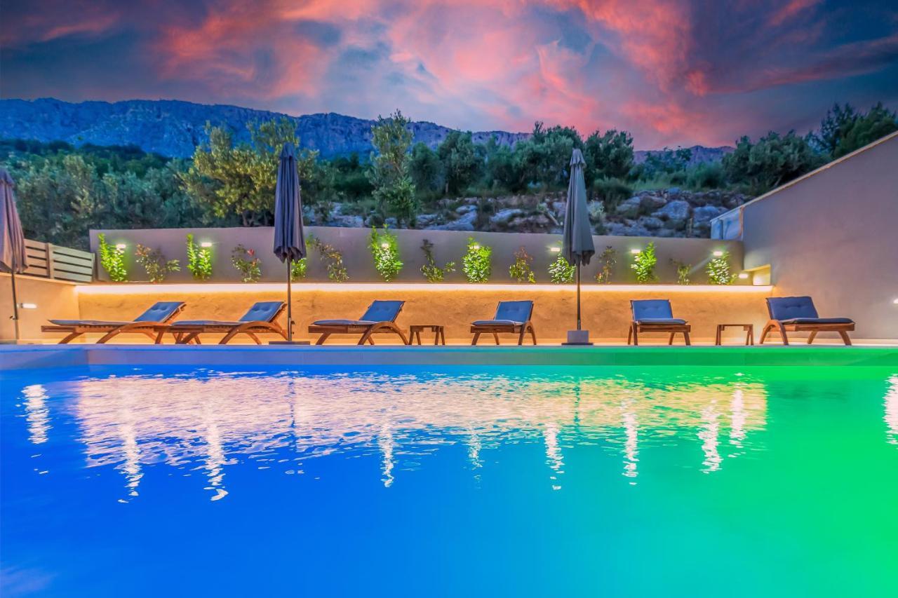Luxury Apartment Lorena - Private Heated Pool - イェセニツェ エクステリア 写真