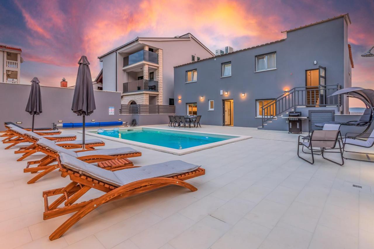 Luxury Apartment Lorena - Private Heated Pool - イェセニツェ エクステリア 写真