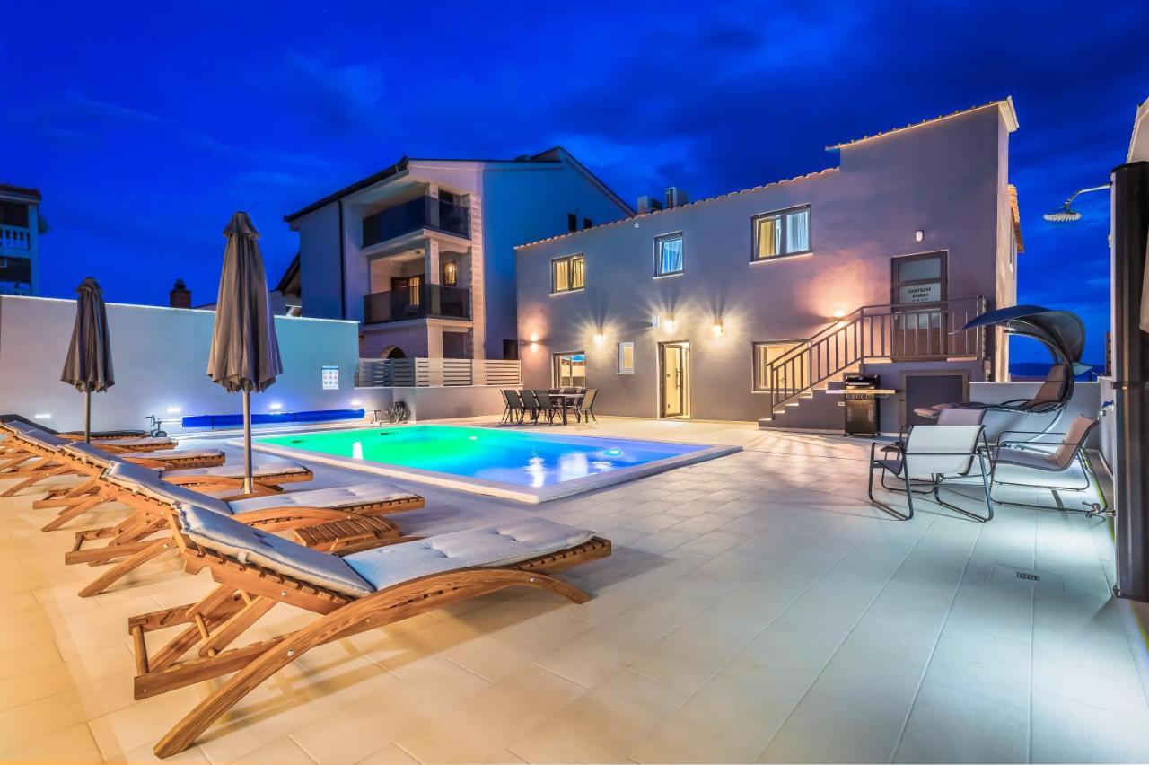Luxury Apartment Lorena - Private Heated Pool - イェセニツェ エクステリア 写真