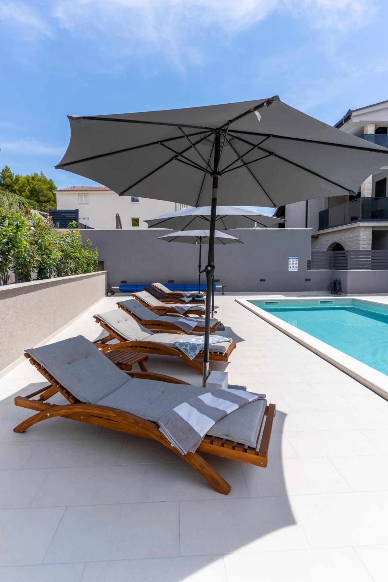 Luxury Apartment Lorena - Private Heated Pool - イェセニツェ エクステリア 写真