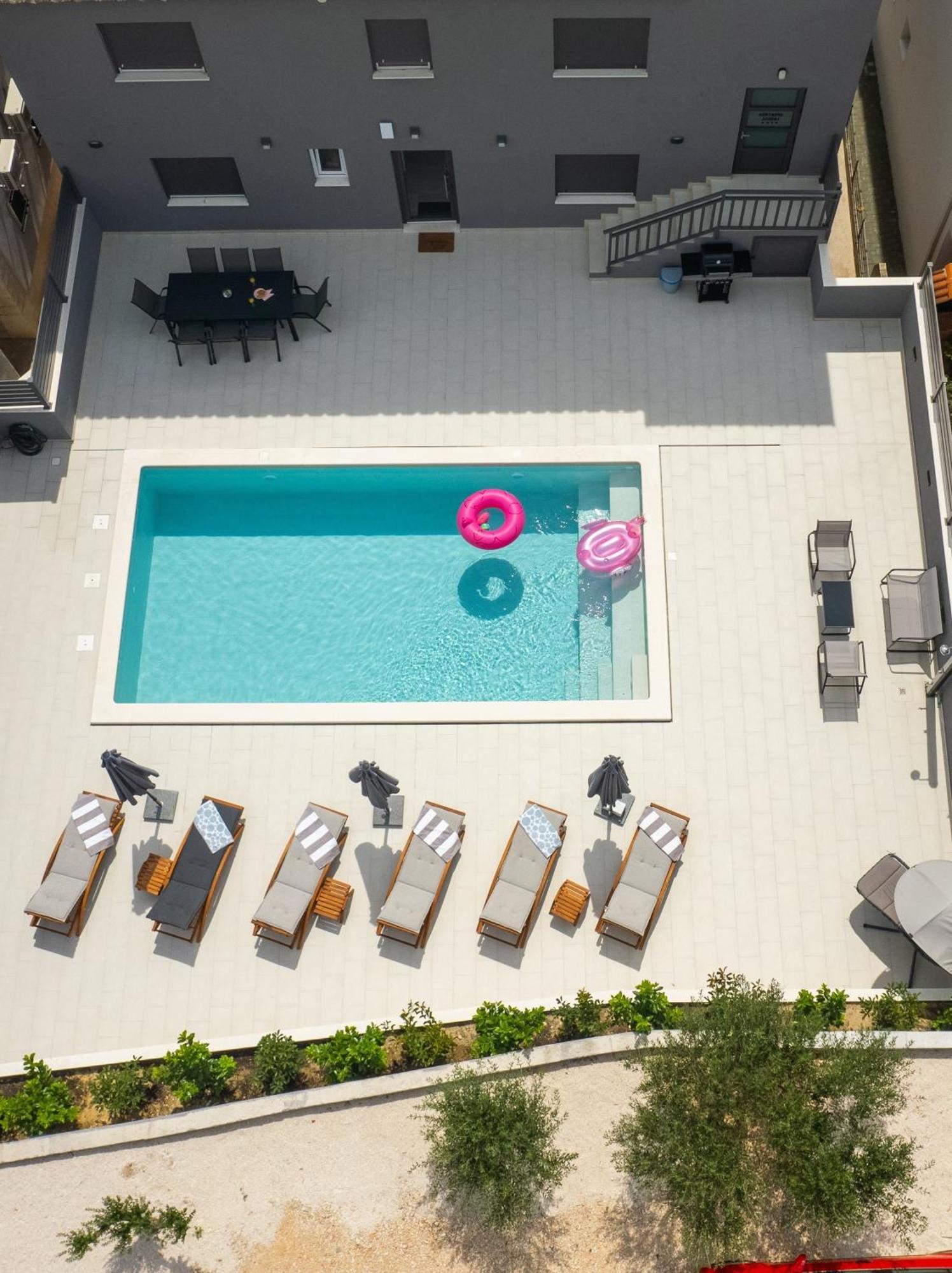 Luxury Apartment Lorena - Private Heated Pool - イェセニツェ エクステリア 写真