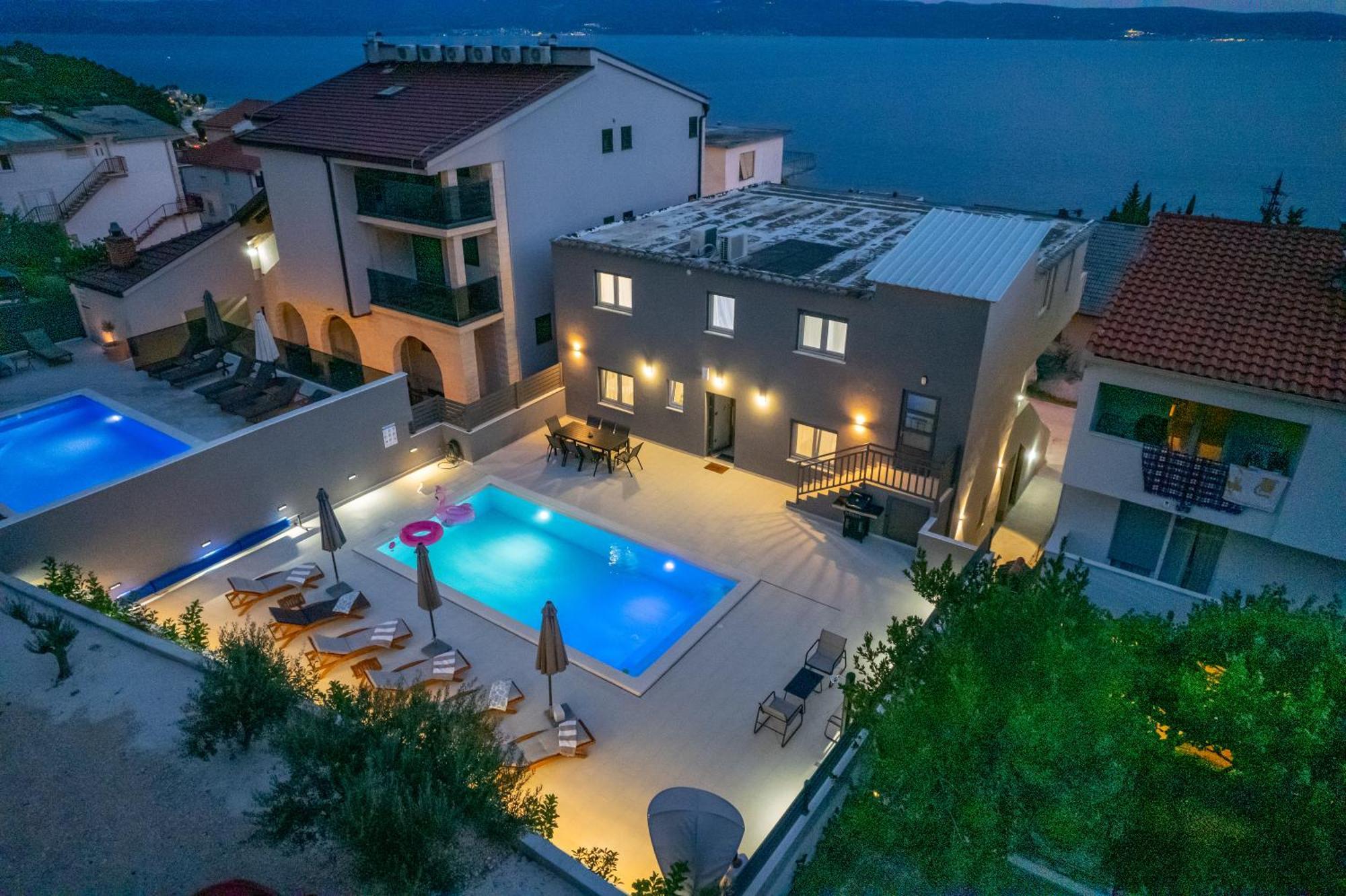 Luxury Apartment Lorena - Private Heated Pool - イェセニツェ エクステリア 写真