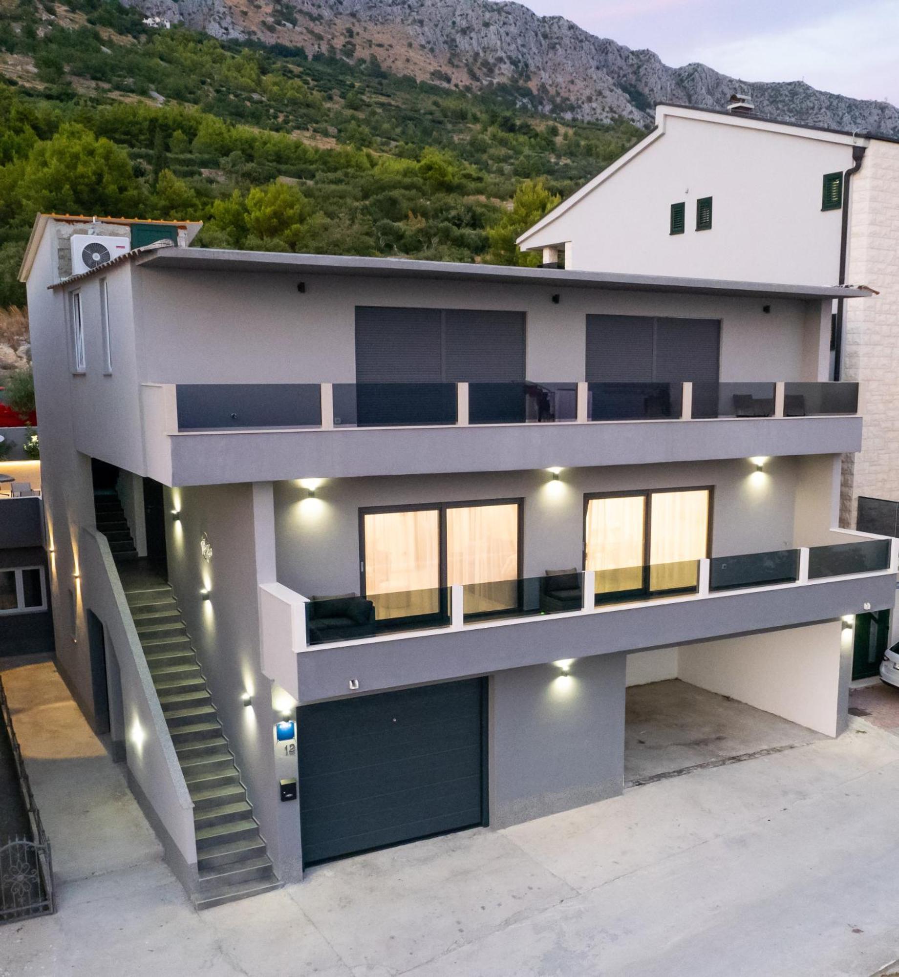 Luxury Apartment Lorena - Private Heated Pool - イェセニツェ エクステリア 写真