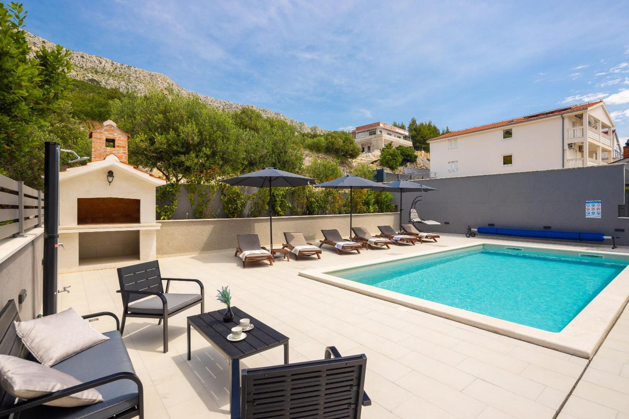 Luxury Apartment Lorena - Private Heated Pool - イェセニツェ エクステリア 写真