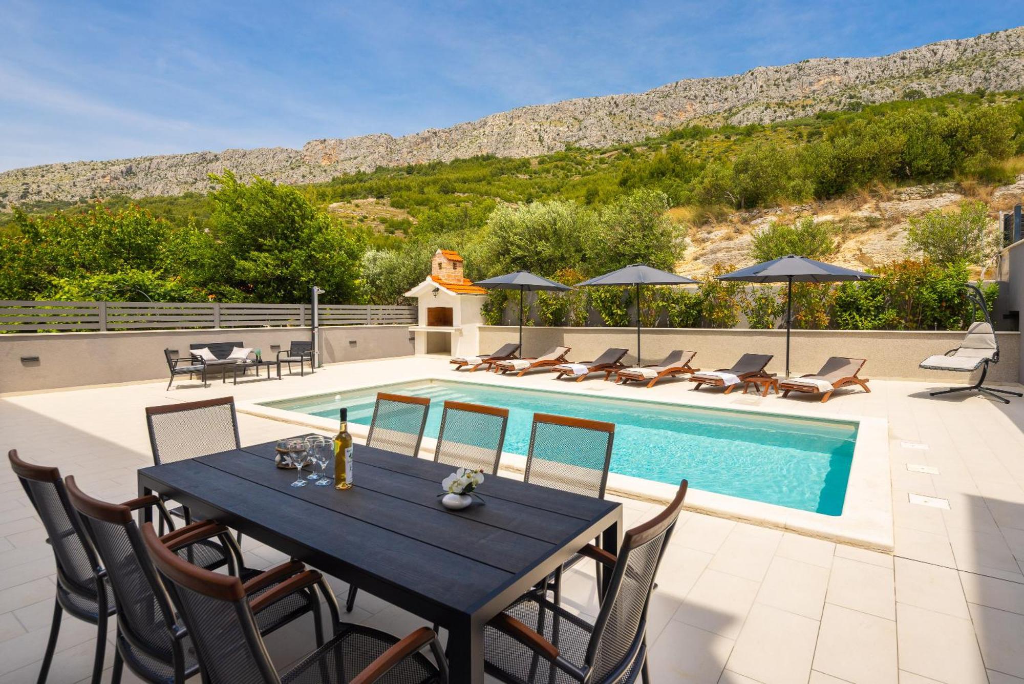 Luxury Apartment Lorena - Private Heated Pool - イェセニツェ エクステリア 写真