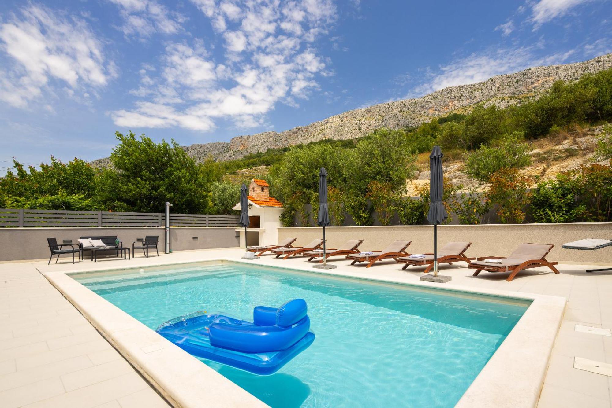 Luxury Apartment Lorena - Private Heated Pool - イェセニツェ エクステリア 写真