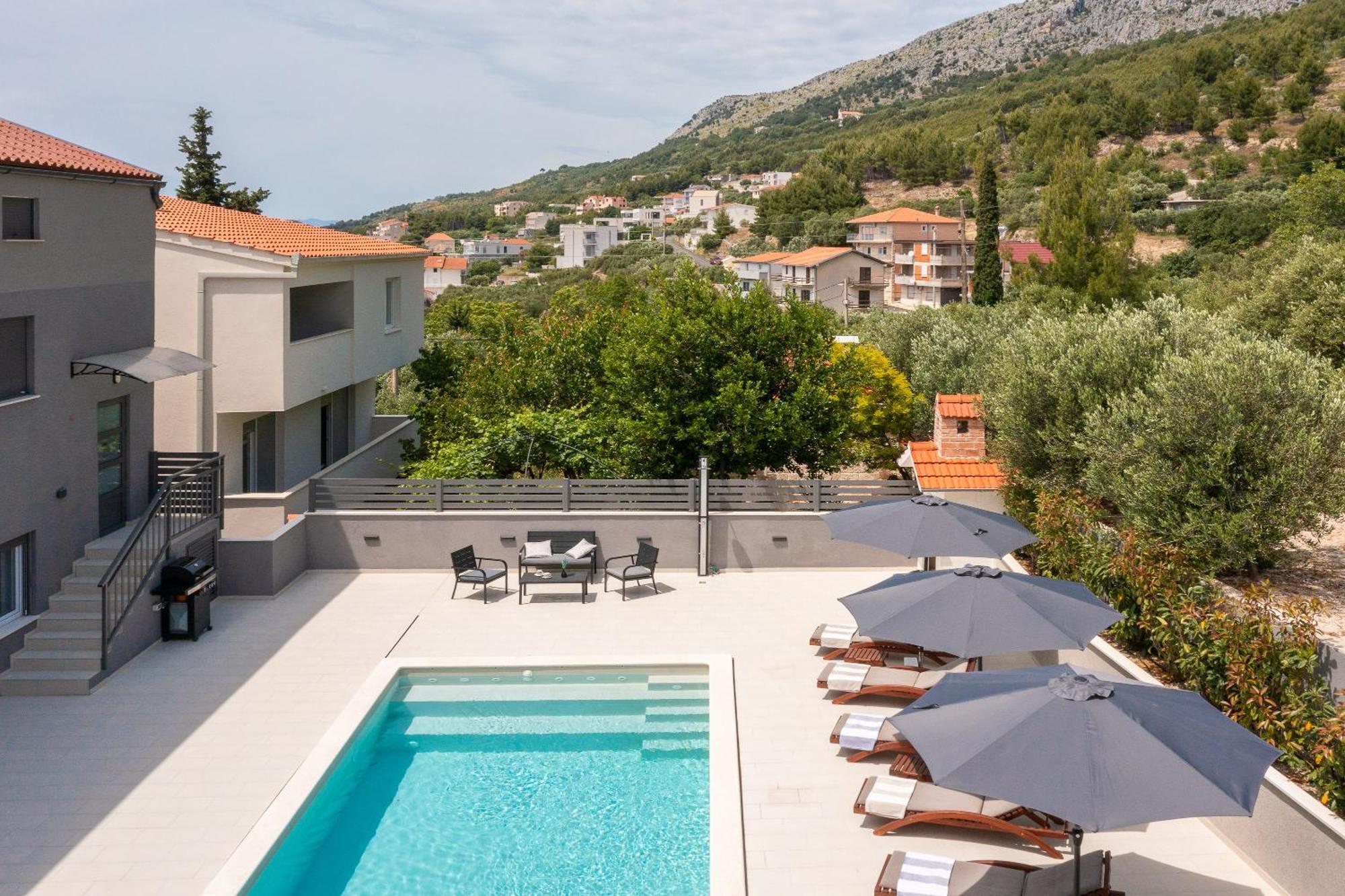 Luxury Apartment Lorena - Private Heated Pool - イェセニツェ エクステリア 写真