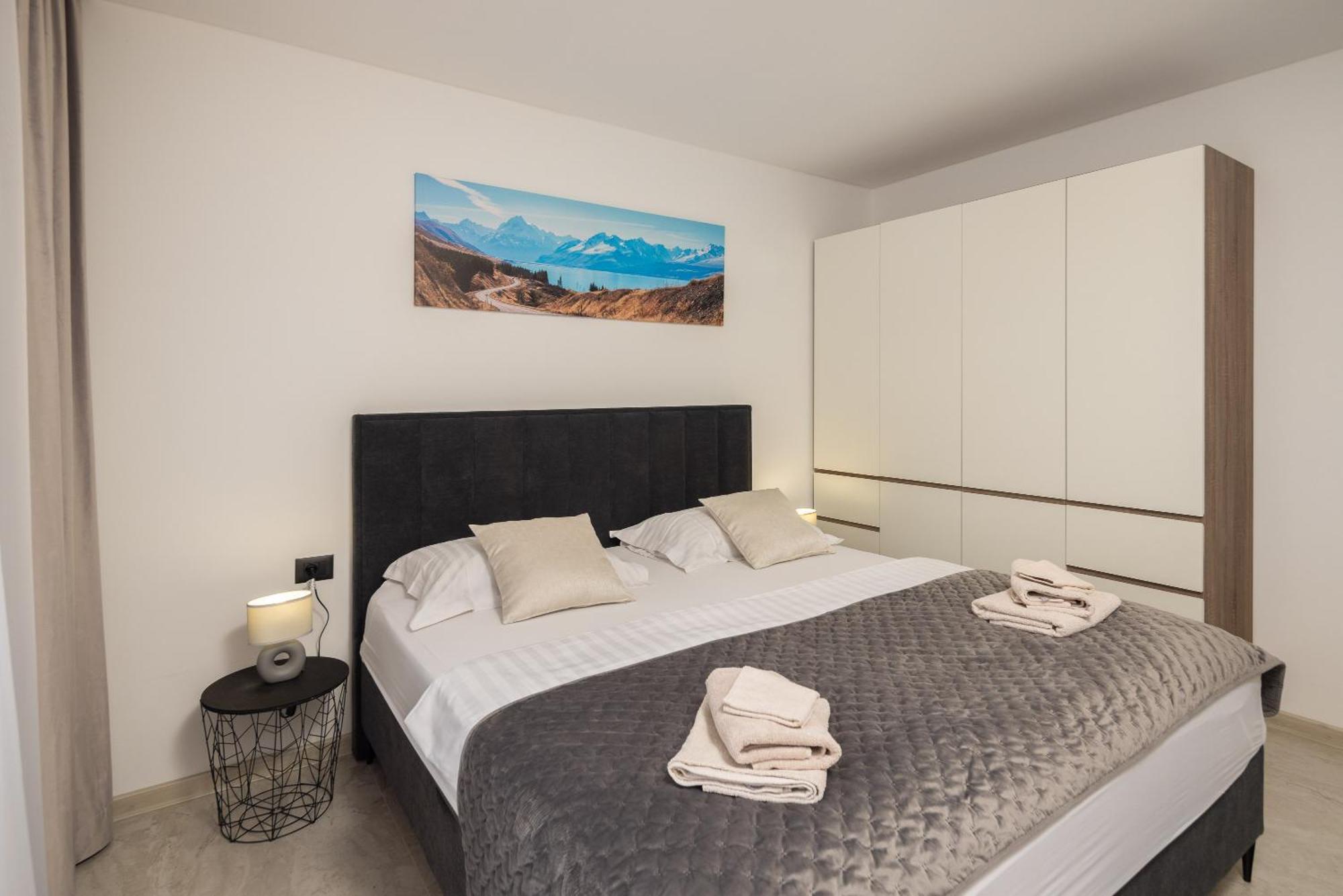 Luxury Apartment Lorena - Private Heated Pool - イェセニツェ エクステリア 写真