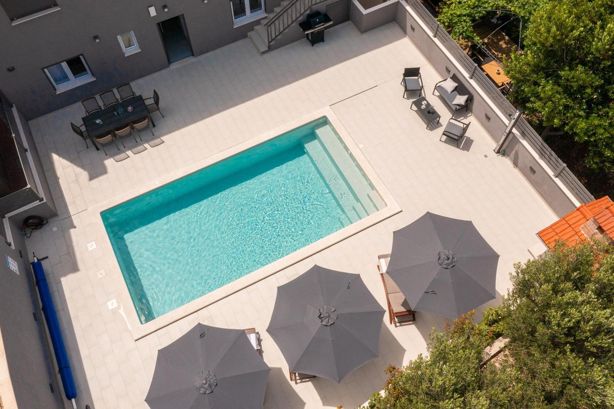 Luxury Apartment Lorena - Private Heated Pool - イェセニツェ エクステリア 写真