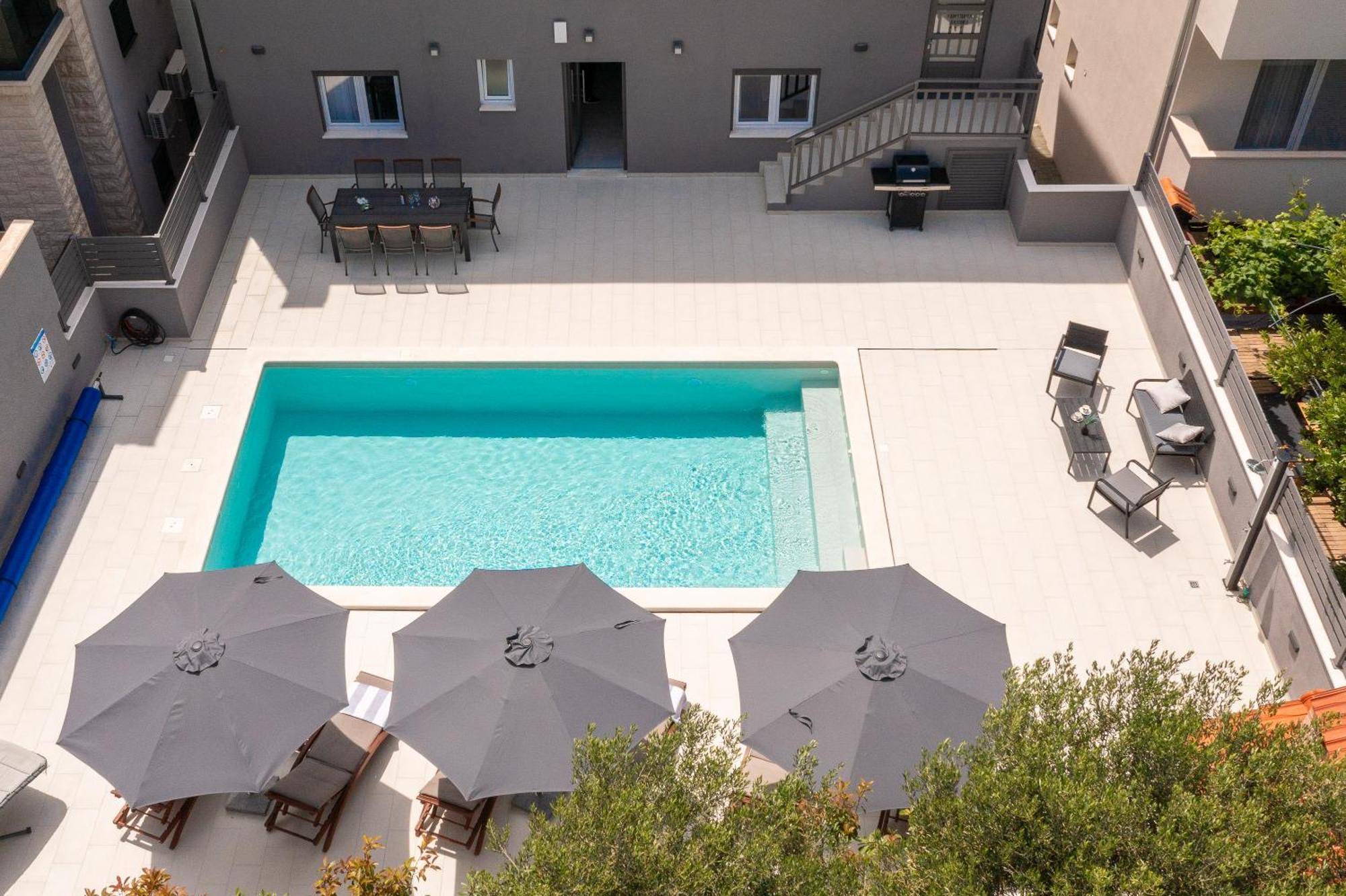 Luxury Apartment Lorena - Private Heated Pool - イェセニツェ エクステリア 写真