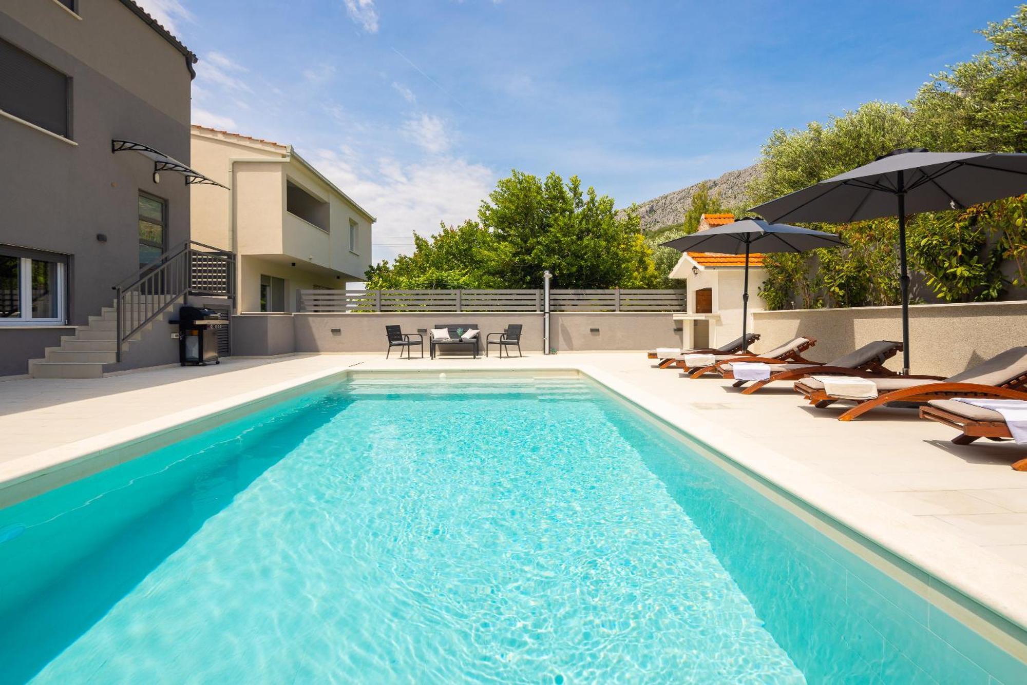 Luxury Apartment Lorena - Private Heated Pool - イェセニツェ エクステリア 写真