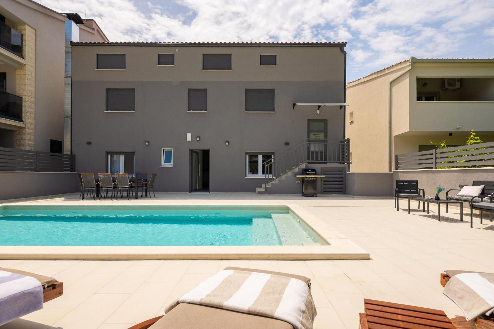 Luxury Apartment Lorena - Private Heated Pool - イェセニツェ エクステリア 写真