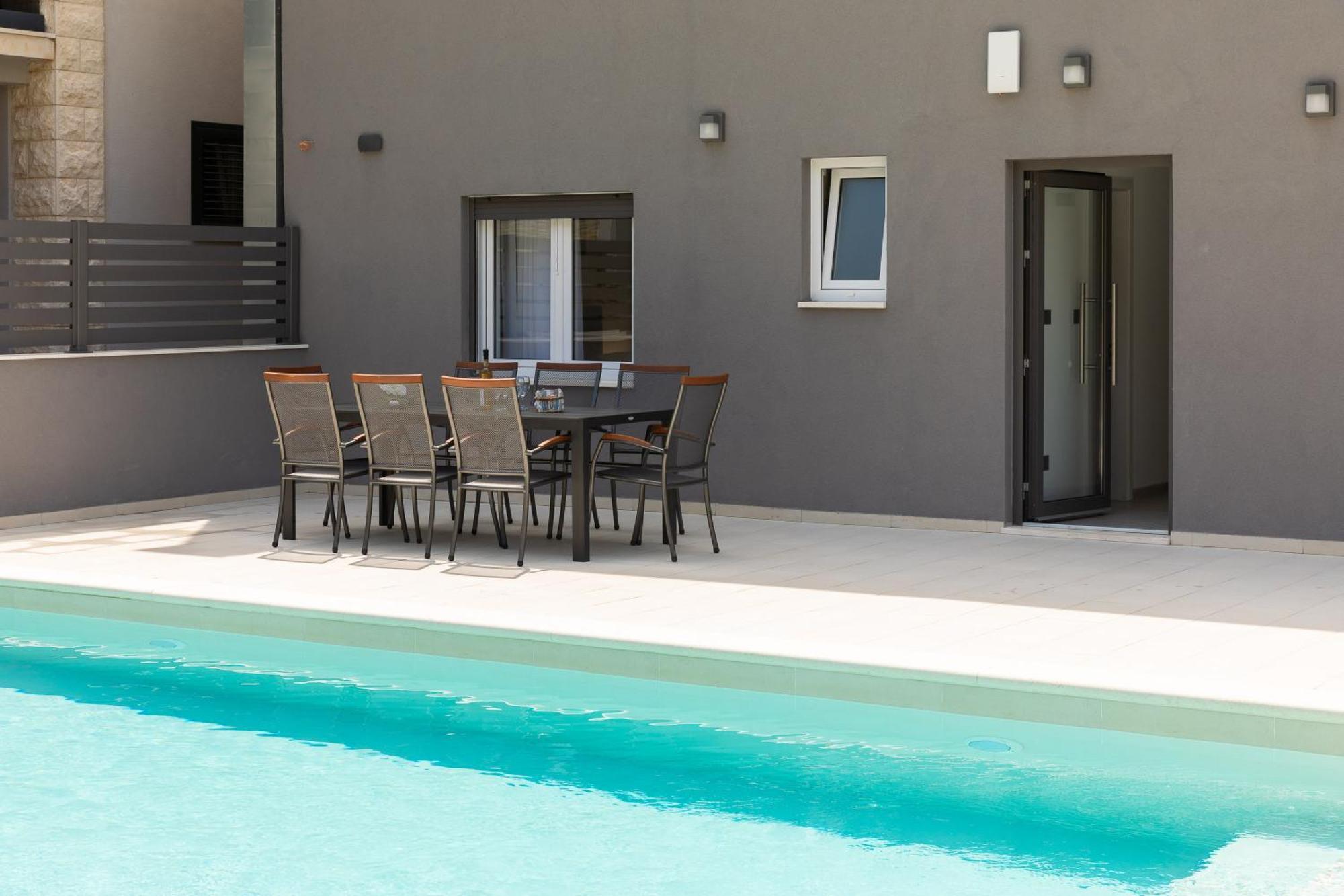 Luxury Apartment Lorena - Private Heated Pool - イェセニツェ エクステリア 写真